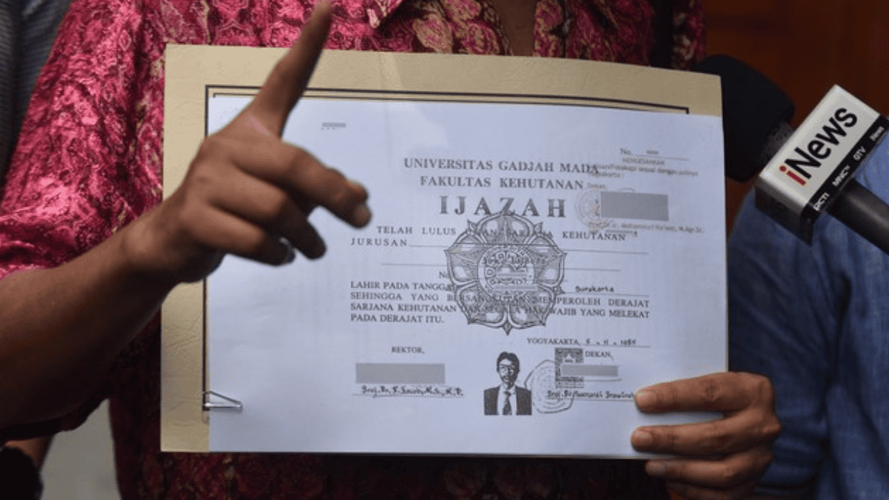 Polisi Perlihatkan Ijazah Asli Jokowi ke Roy Suryo Cs, Polda: Tetap Tersangka dan Bisa Tempuh Praperadilan