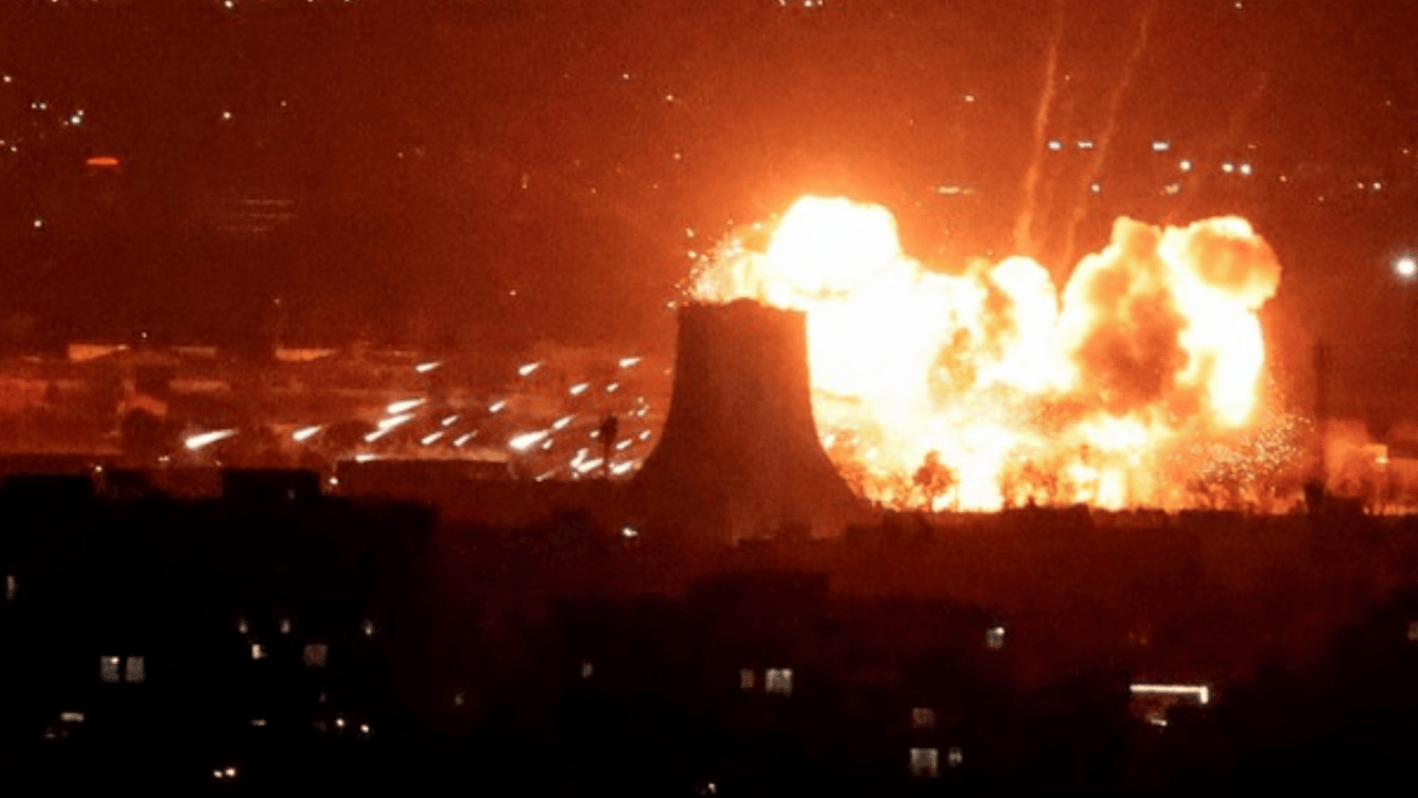 Israel Gempur Depot Minyak Iran, ‘Sungai’ Api Menjalar di Teheran dan Korban Mulai Berjatuhan