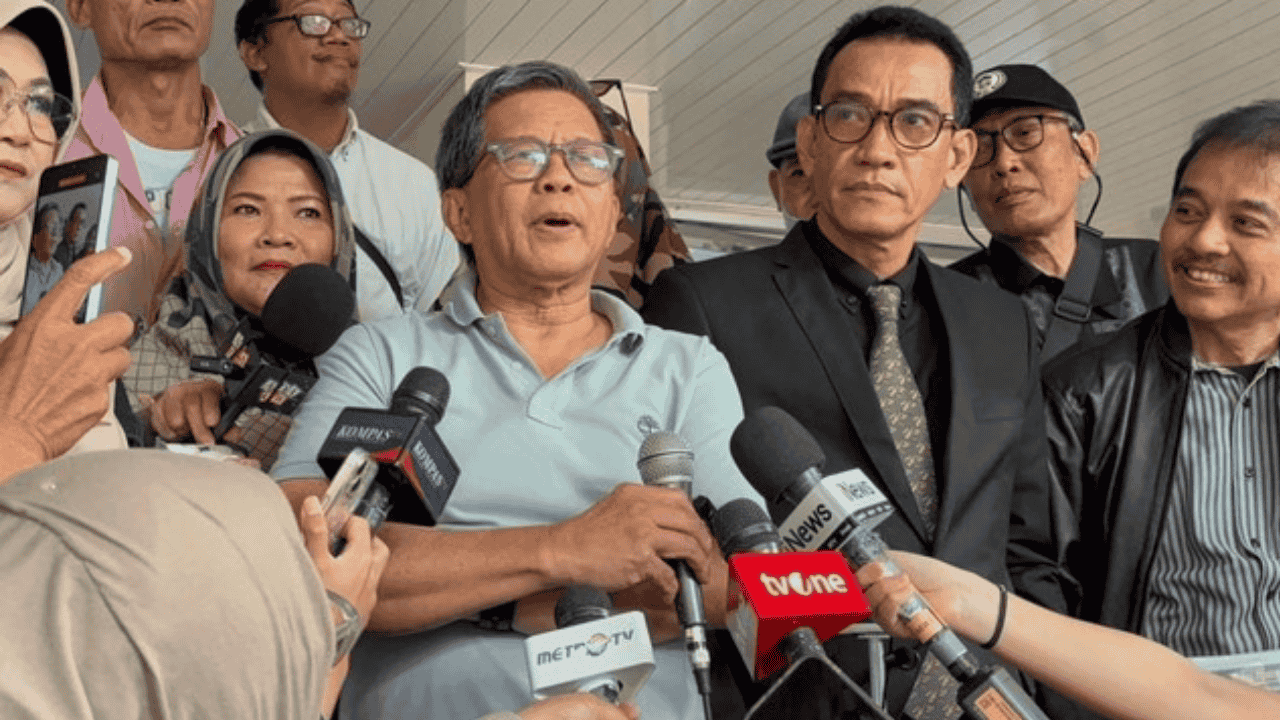 Heboh di Polda Metro! Rocky Gerung Jadi Saksi Ahli Kasus Ijazah Jokowi, Singgung “Kepala Negara Kacungnya Warga Negara”