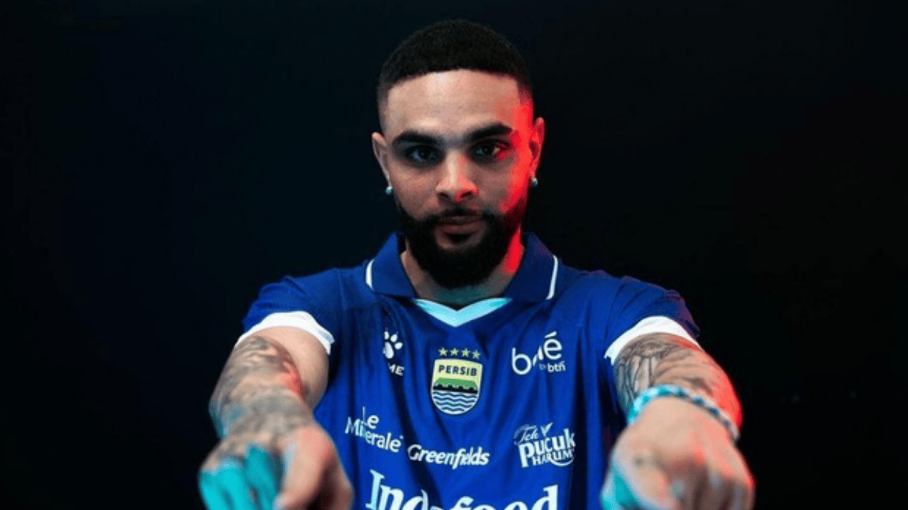 Bukan Rumor Lagi! Eks PSG Layvin Kurzawa Resmi Berseragam Persib sampai Akhir Musim
