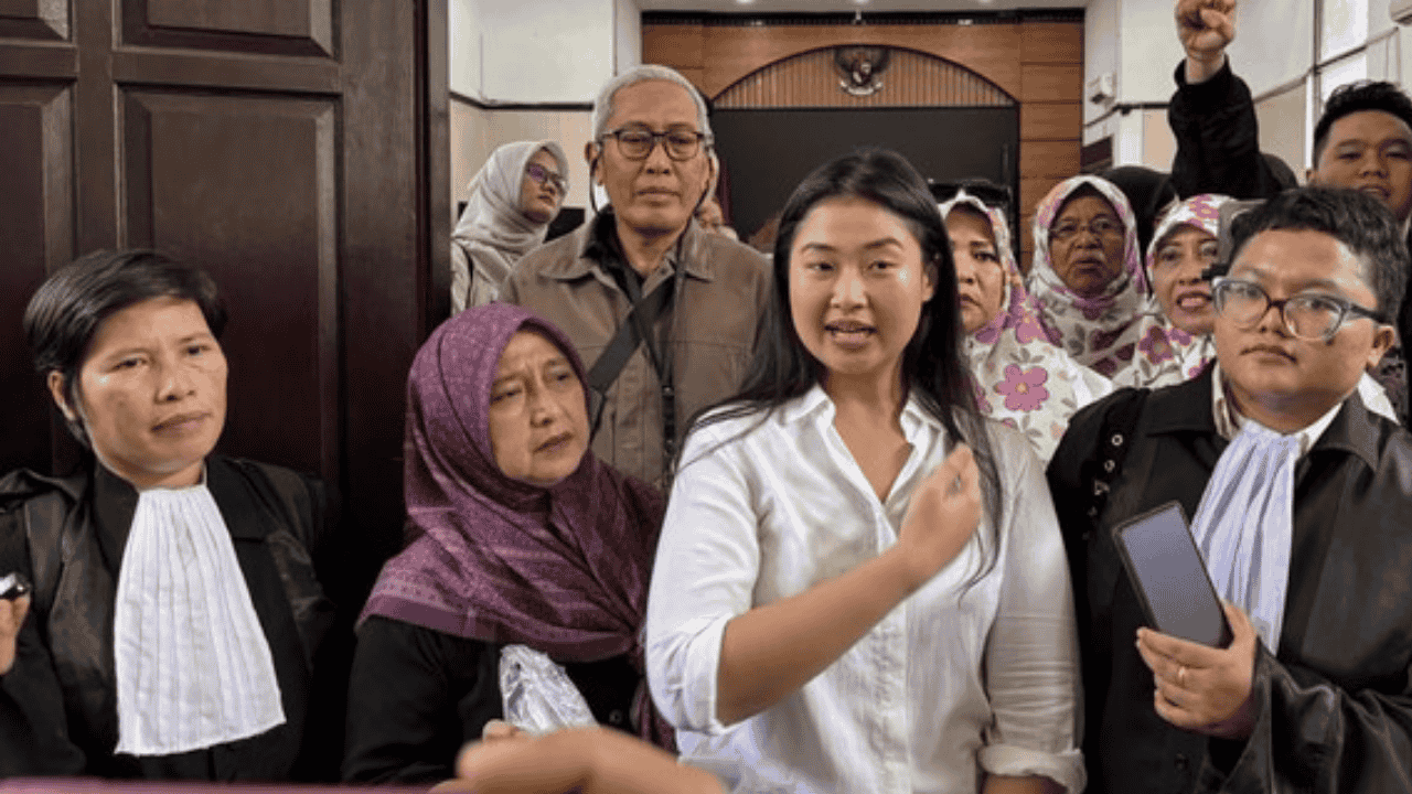 Dituntut 1 Tahun Bui, Laras: “Seakan Mereka Takut Suara Wanita” — Singgung Kasus Polisi Lindas Affan