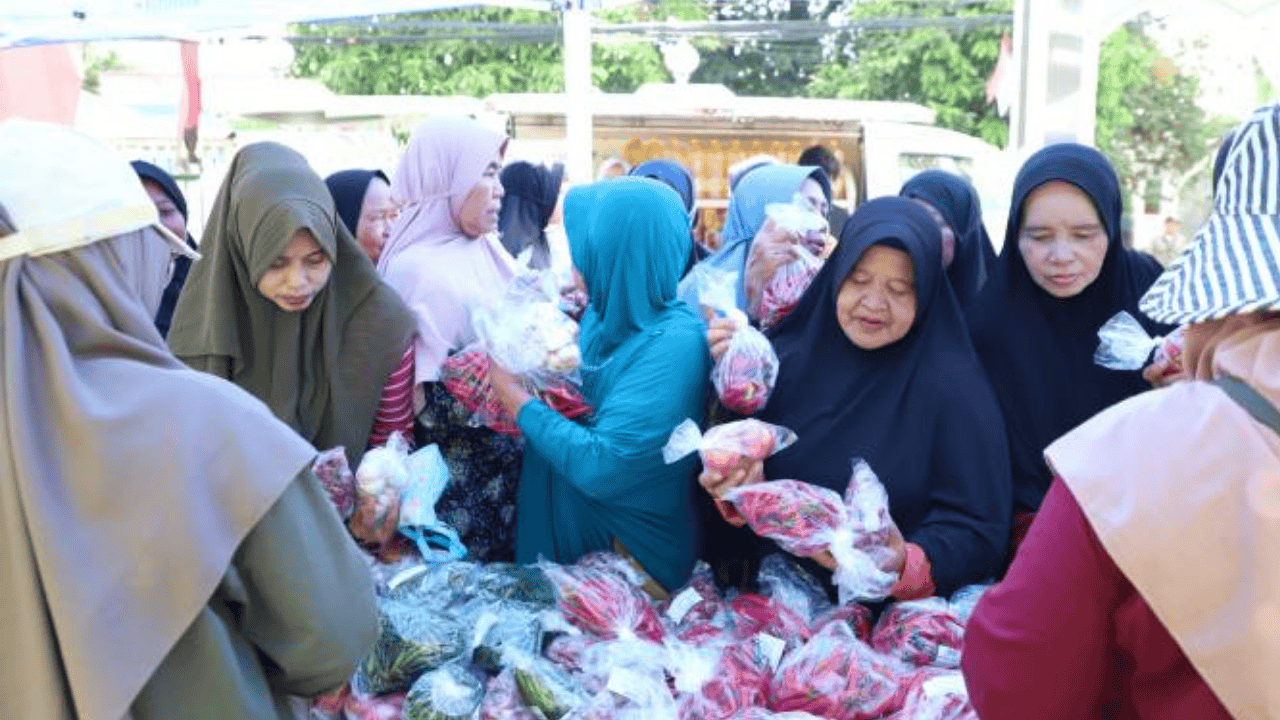Diserbu Warga di Hari Perdana! Gampang Sembako Ramadan Tangerang Banjir Pembeli, Beras Rp58 Ribu hingga Minyak Rp18,5 Ri