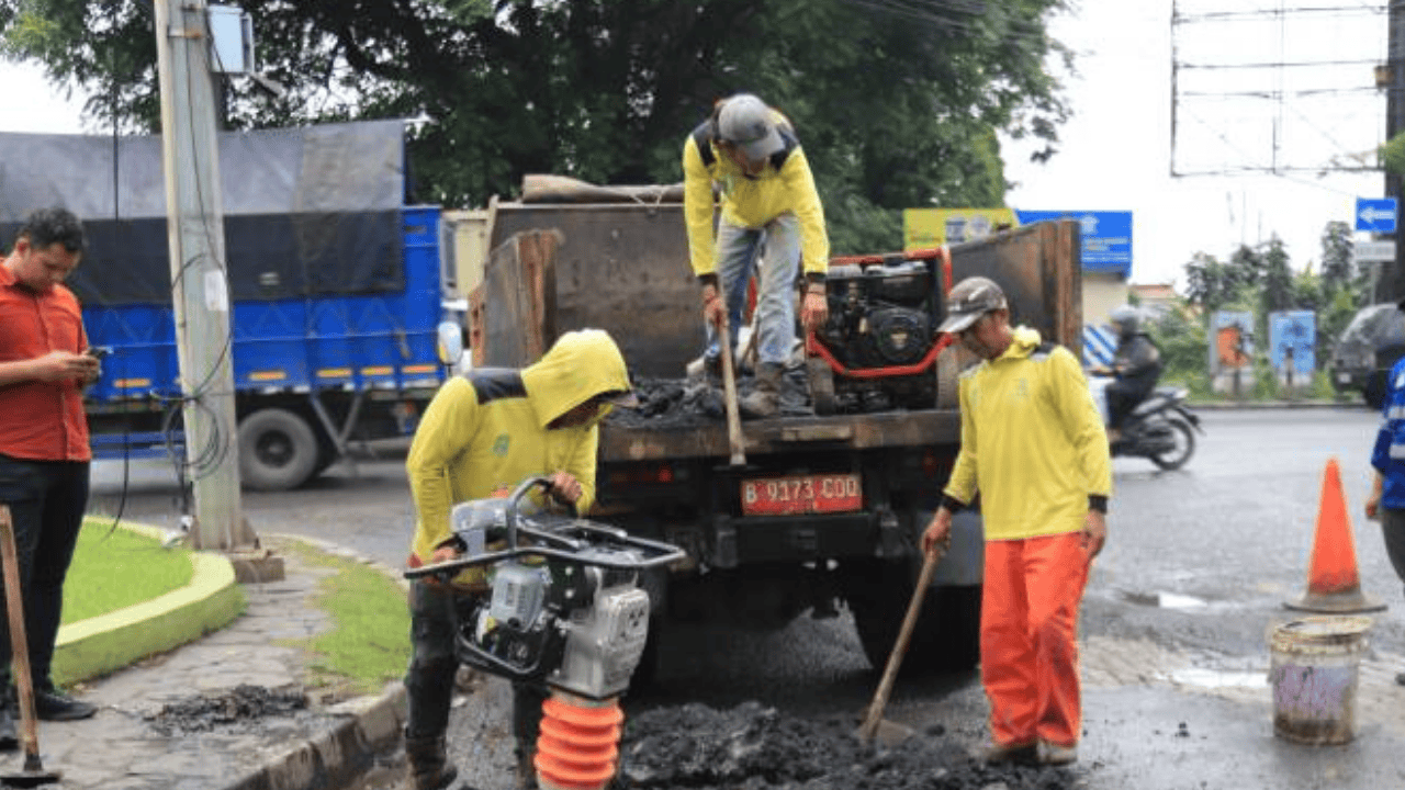 Gerak Cepat Musim Hujan, Pemkot Tangerang Tangani Jalan Berlubang di 72 Titik