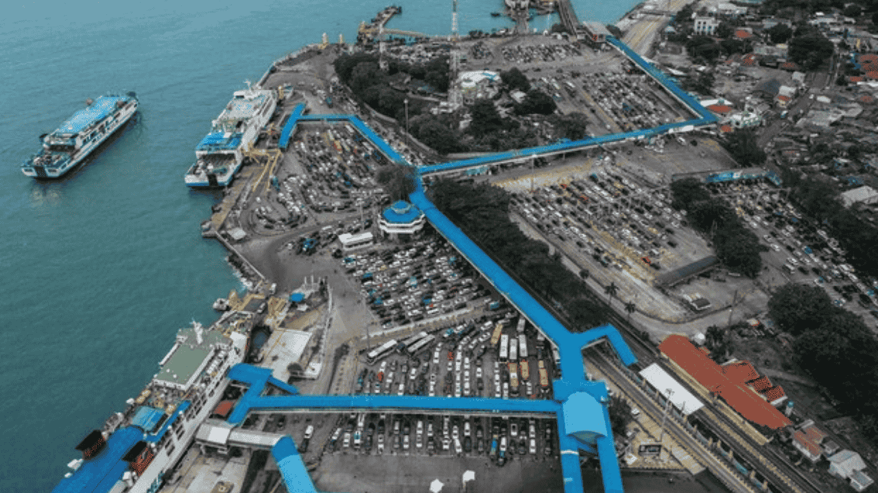 Cuaca Ekstrem Bikin Pelabuhan Merak Tersendat, Kemenhub Terapkan Delaying System hingga Tambah Kapal Besar