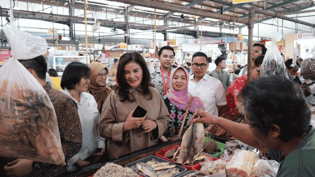 Sidak Pangan di Pasar Modern BSD, Komisi IX DPR RI Temukan Kerupuk Mengandung Rhodamin B