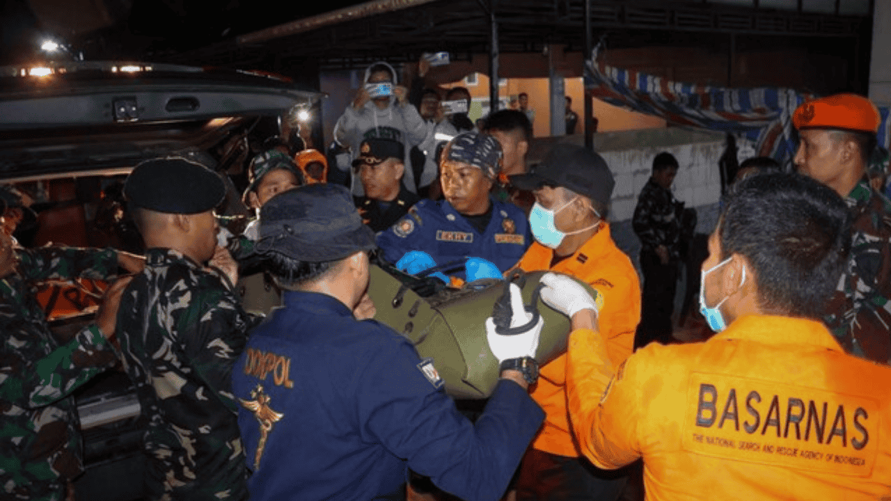 DVI Serahkan Jenazah Deden Maulana, Korban Pesawat ATR di Bulusaraung Dipulangkan ke Jakarta