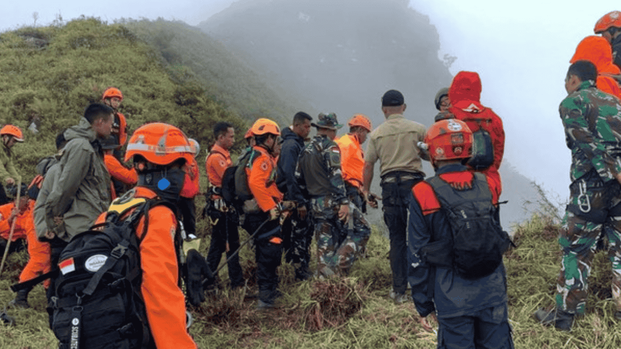 Bukan Black Box! ELT Pesawat ATR 42-500 di Bulusaraung Ditemukan, Sempat Bikin Tim SAR Keliru