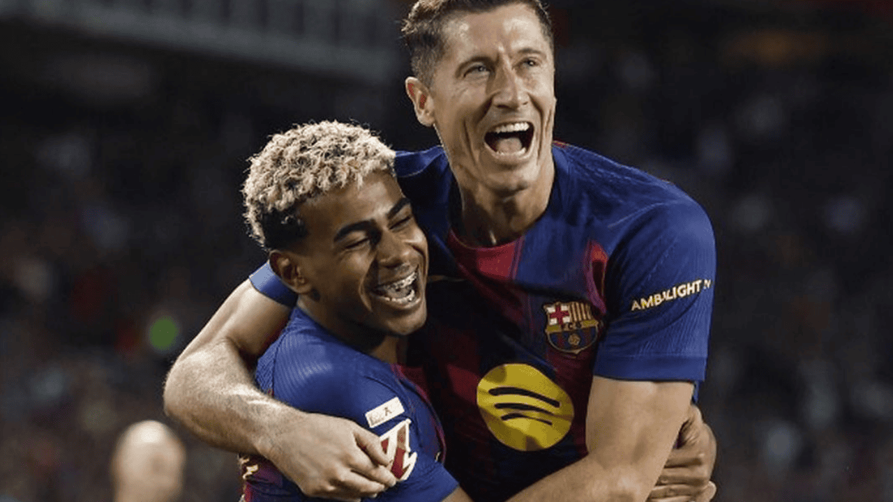 Barcelona Angkat Trofi Usai El Clasico Paling Gila: Menang 3-2 dari Real Madrid