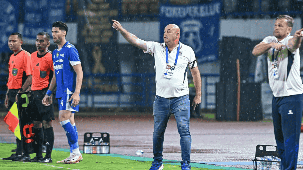 Persib vs PSBS: Hodak Pasang Alarm di GBLA, “Kalau Tidak 100 Persen, Mereka Sangat Berbahaya”