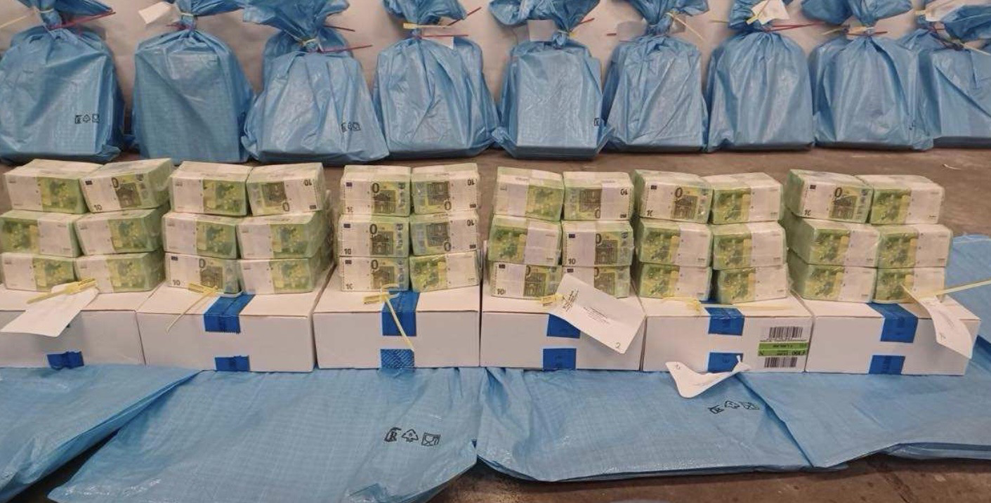 Konvoi Bank Ukraina Disergap di Hungaria: Uang & Emas Disita, Krisis Diplomatik Meledak