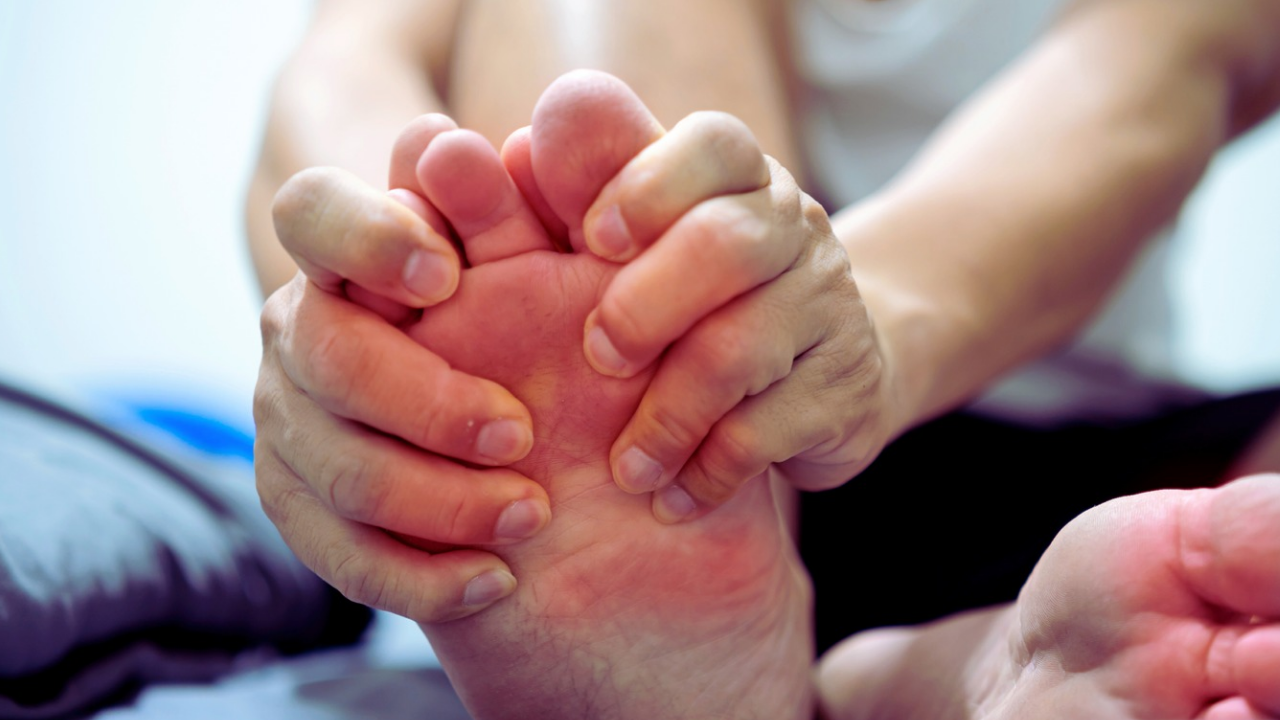 Minum 2–3 Liter Air Sehari Bisa Cegah Asam Urat? Simak Penjelasannya!
