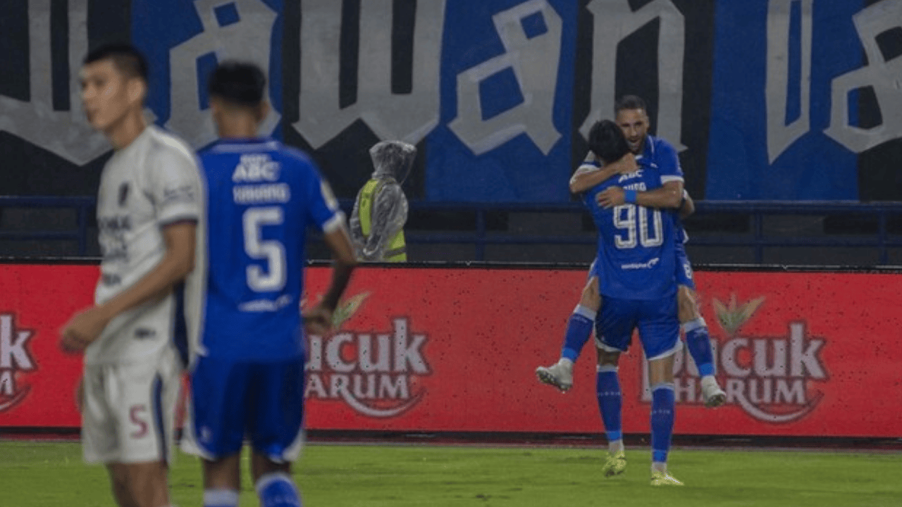 Kamis Malam Ini Super League Panas! Persib Bisa Kabur di Puncak, Borneo Wajib Menang—Ini Jadwal Siaran Langsungnya