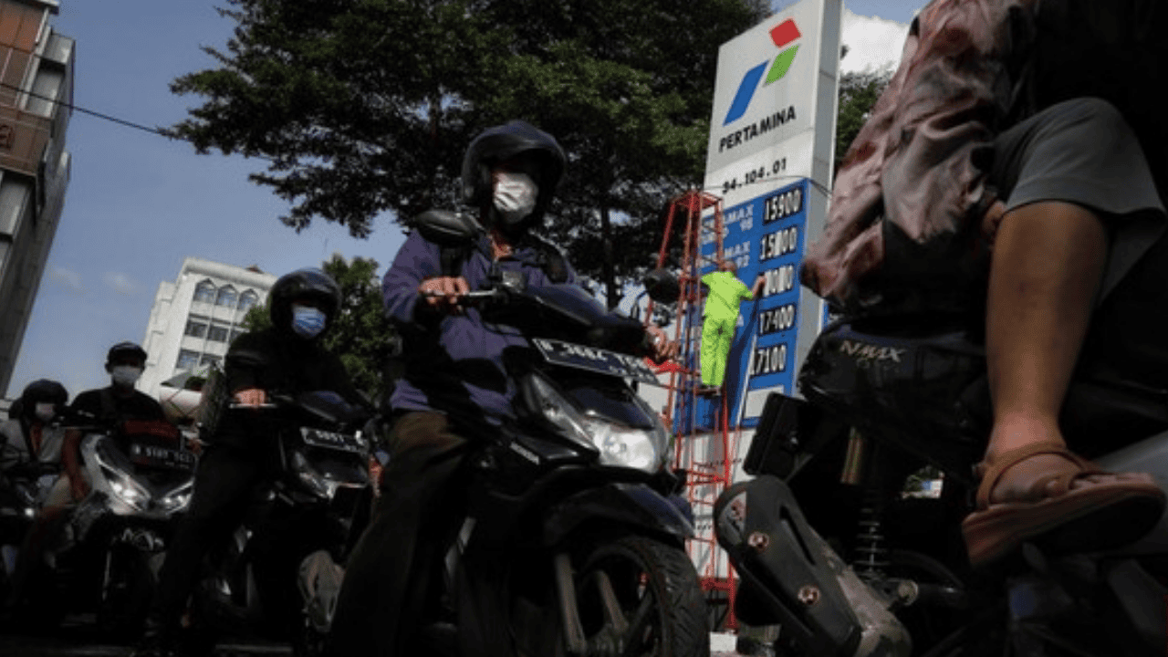 BBM Diburu Warga Dunia Usai Selat Hormuz Ditutup, Antrean Mengular dari Seoul sampai London—Indonesia Diminta Tenang