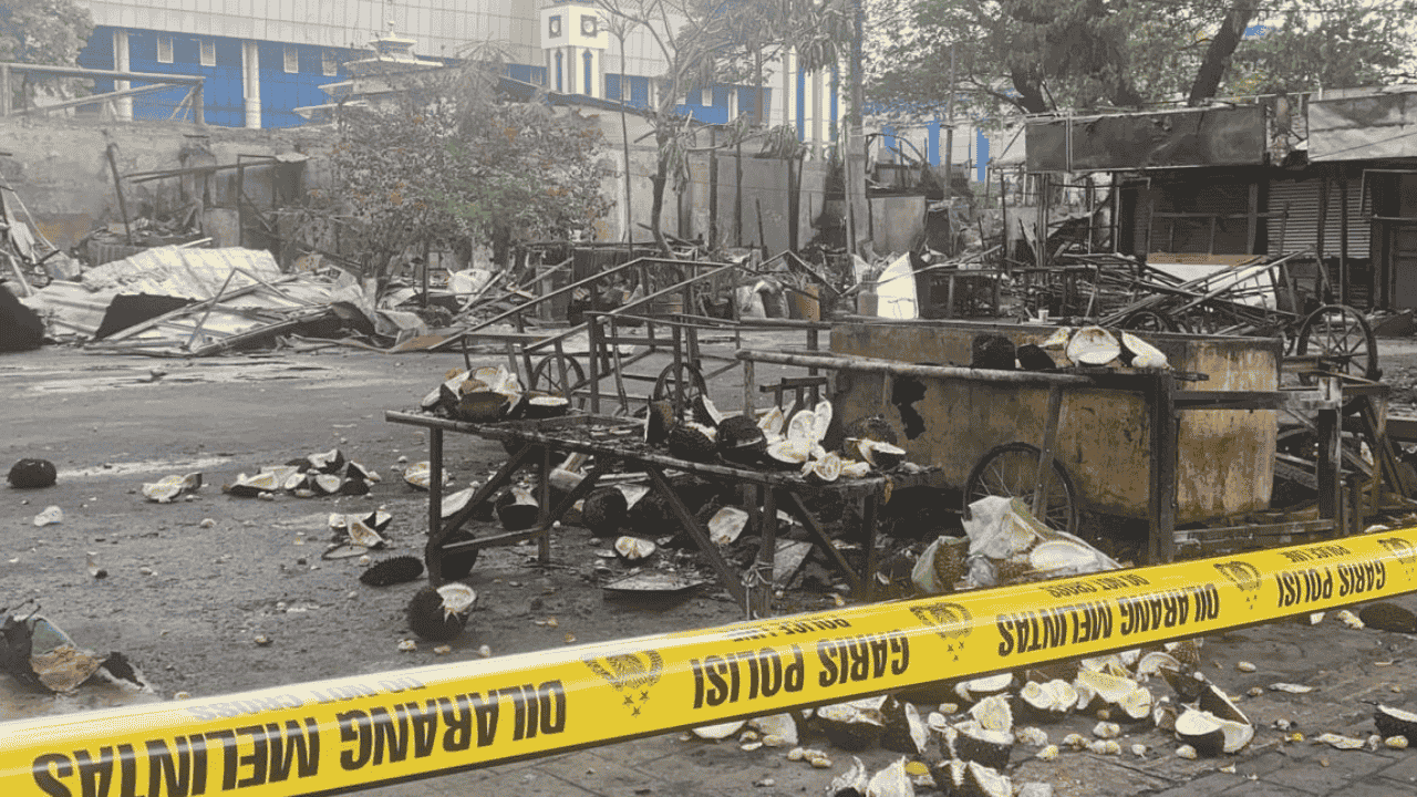 Porak-poranda Usai Bentrokan Mata Elang di Kalibata, TKP Dipasangi Garis Polisi dan Dijaga Ketat Brimob