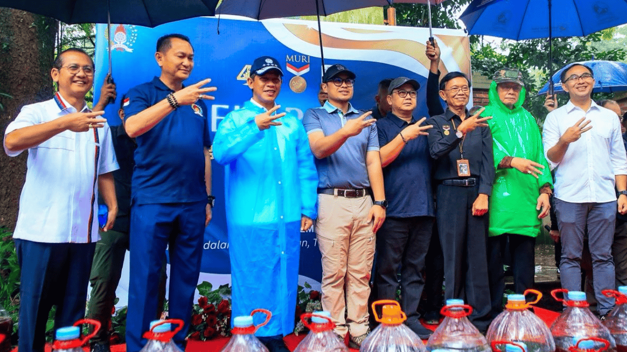 Rekor MURI di Sungai Jaletreng! Pilar Dampingi Menteri LH dan Gemabudhi Tuang 10 Ribu Liter Ecoenzyme