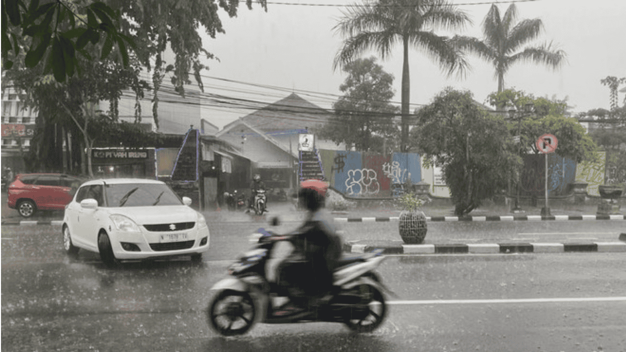 BMKG: Hujan Kepung Hampir Seluruh RI 4–10 Desember, Ini Daftar Lengkap Wilayah Terdampak