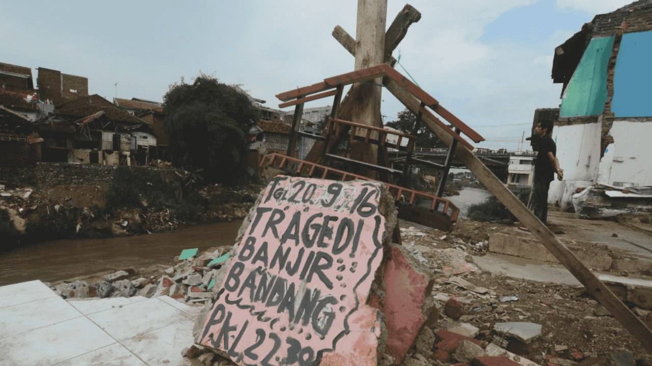 Warga Diminta Waspada Hujan Deras, Tragedi Banjir Bandang Sungai Cimanuk Tak Boleh Terulang