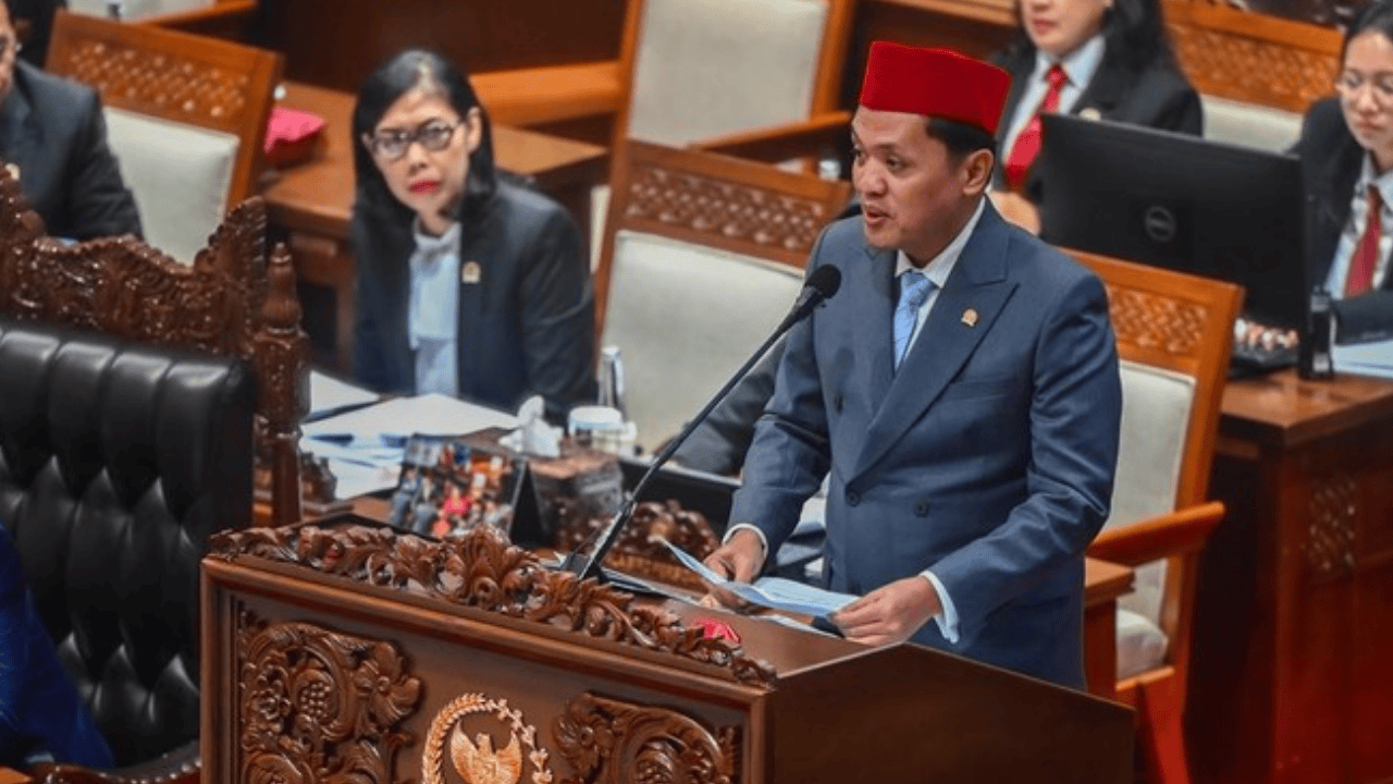 Ketua Komisi III DPR Minta Ketua BEM UGM yang Ngaku Diteror Segera Lapor Polisi: “Biar Ditindak Aparat”