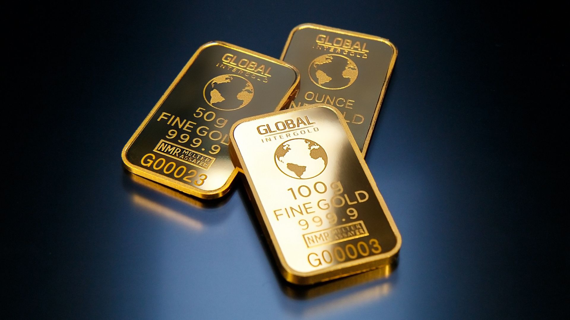 Harga Emas Antam Turun Tajam Hari Ini 30 Desember 2025, Buyback Ikut Merosot ke Rp2,36 Juta