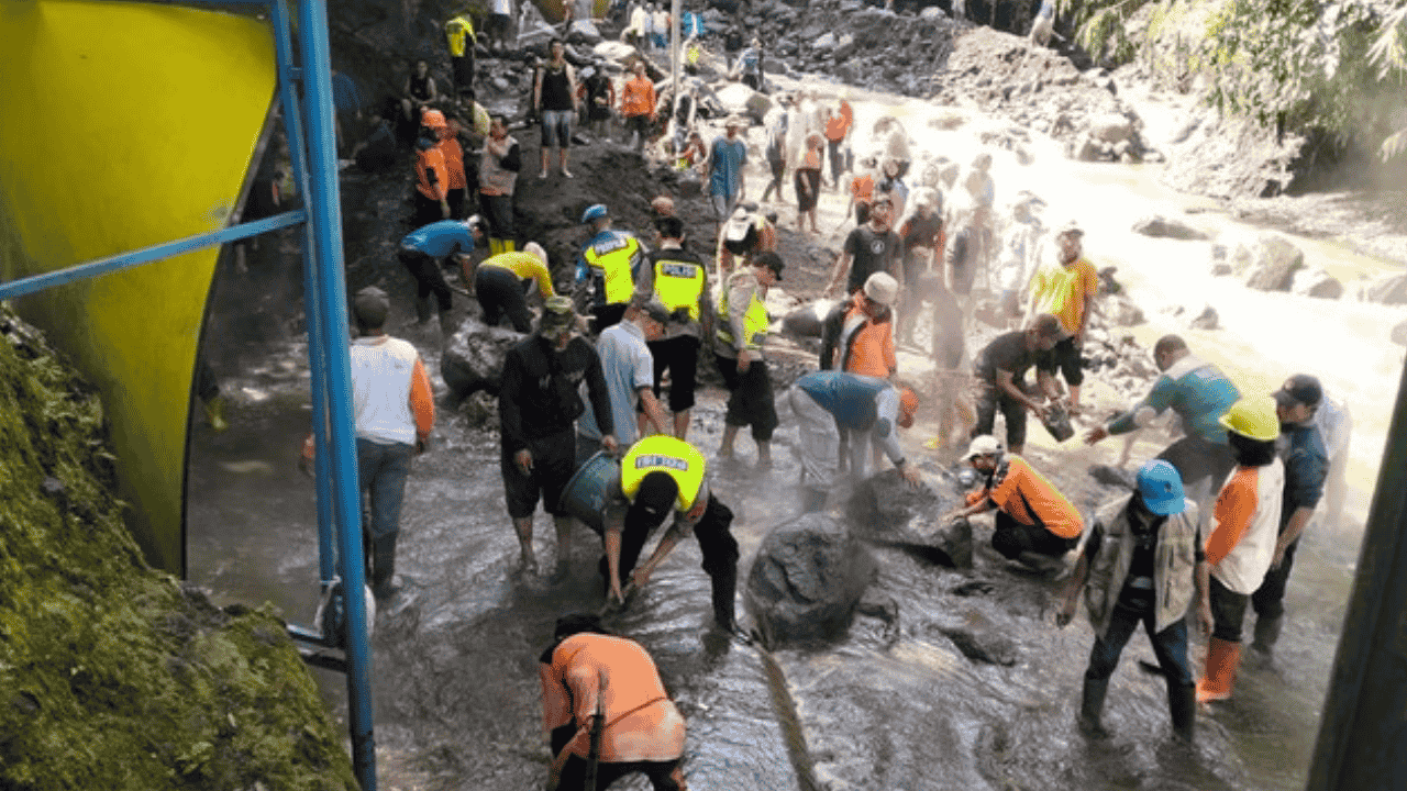 Wisata Guci Tegal Diterjang Banjir Bandang Lagi: Pancuran Air Panas Rata Tanah, 3 Jembatan Putus