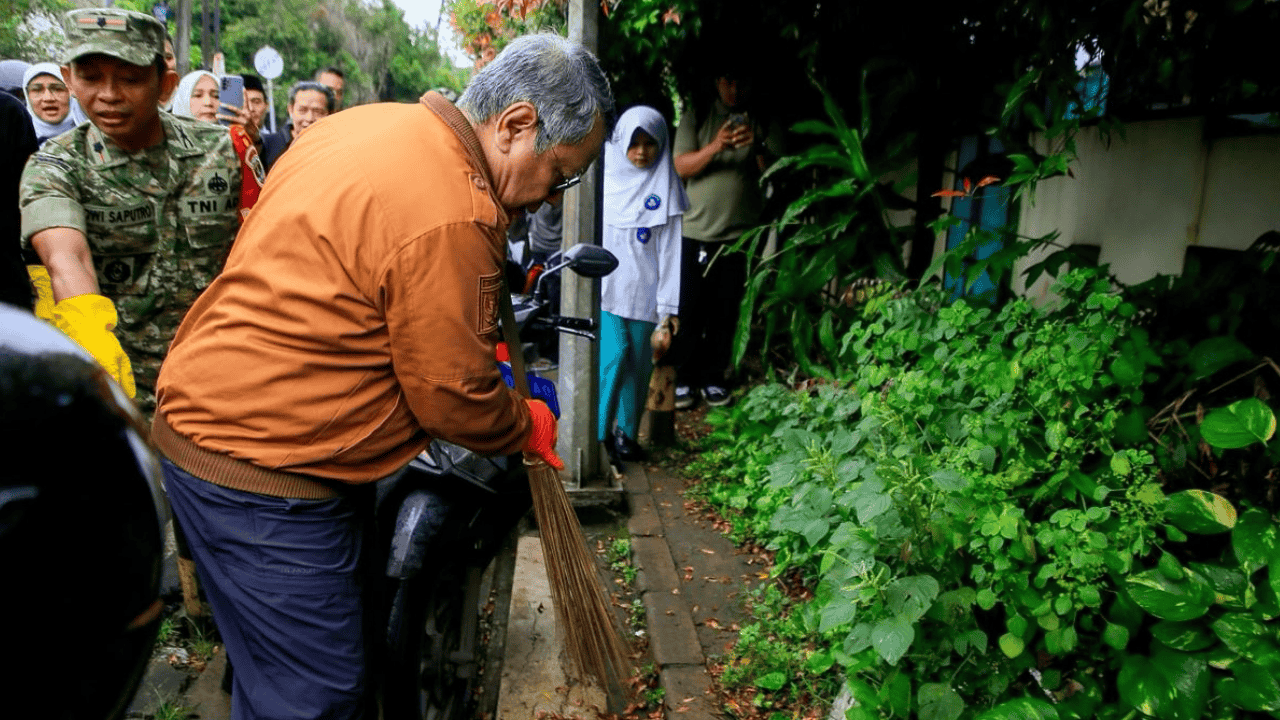 Benyamin Turun Tangan Pimpin Aksi Bersih-Bersih, Targetkan Gerakan Indonesia ASRI Jadi Budaya Warga Tangsel