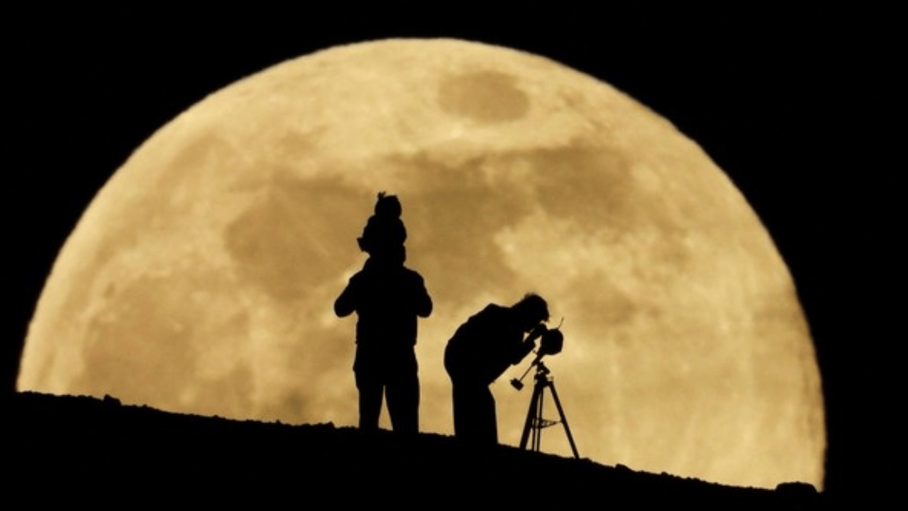 Catat Tanggalnya! Langit Januari 2026 Dipenuhi “Paket Kombo” Supermoon Hingga Puncak Hujan Meteor Quadrantid