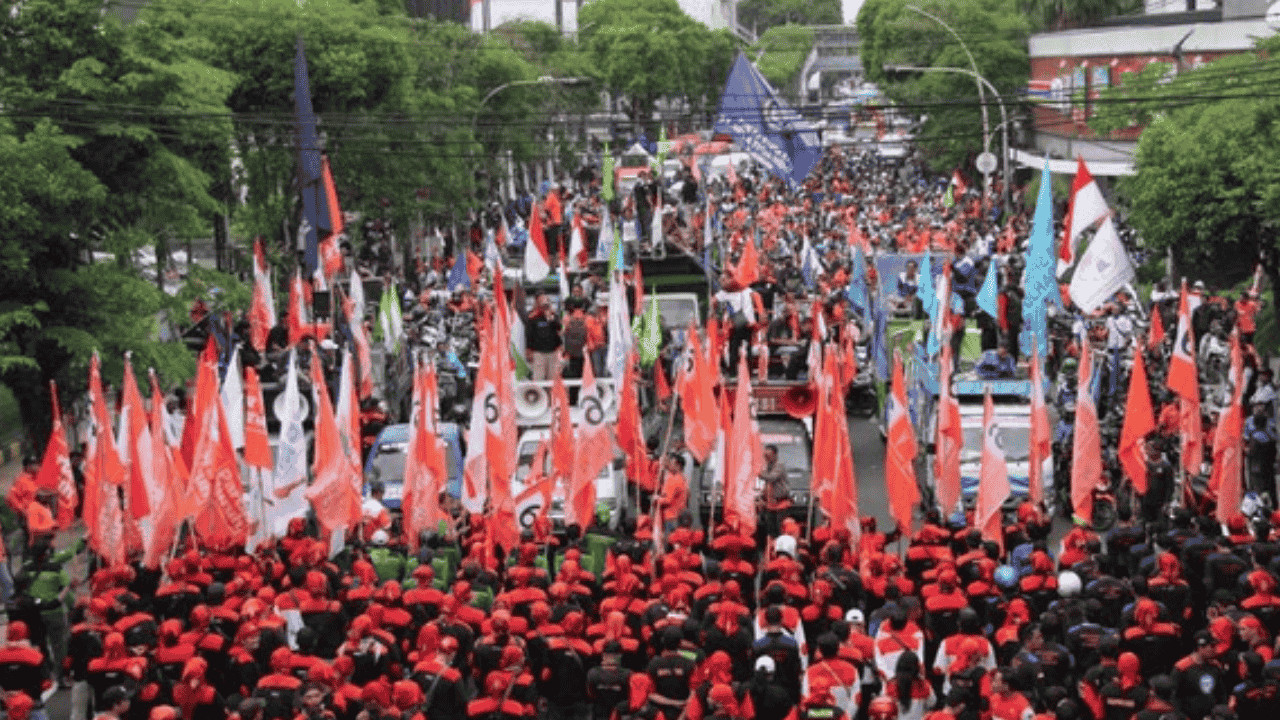 Buruh Kepung Istana 2 Hari Tolak UMP 2026, Said Iqbal: “Ini Jelas Tidak Masuk Akal”