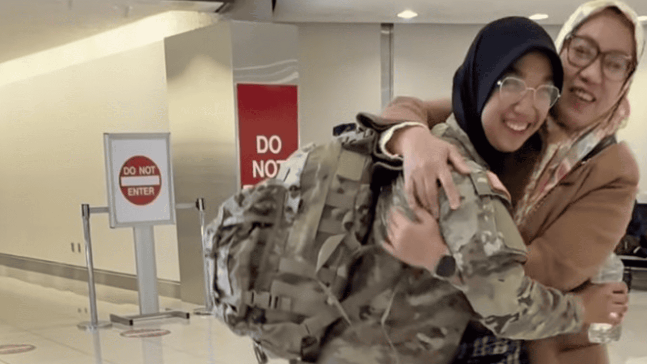 Viral! Keluarga WNI Antar Putrinya Jadi Tentara AS, Sang Ibu Buka Suara: “Ini Pilihan Pribadi yang Dipikirkan Matang”